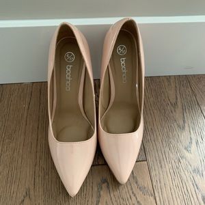 Nude pumps